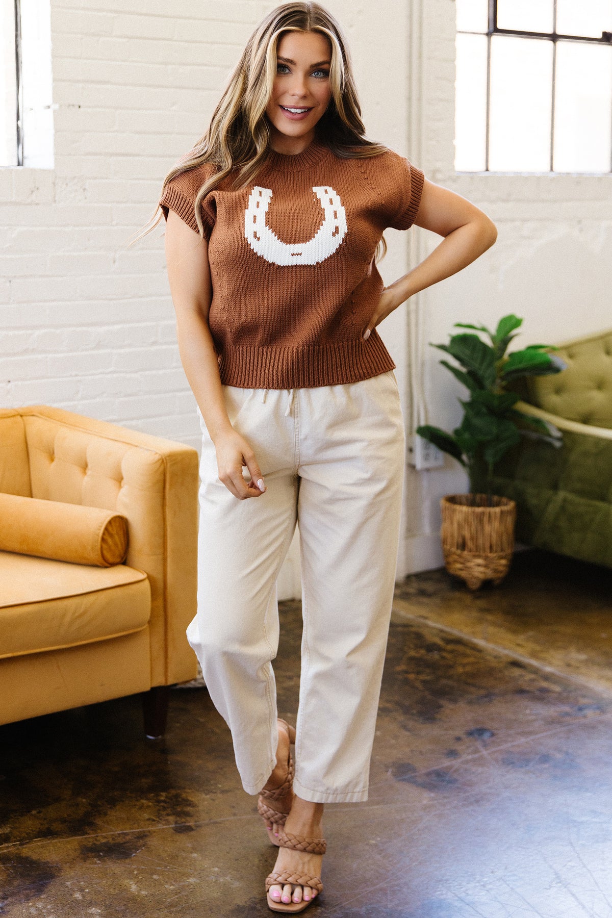 Chestnut Western Horseshoe Pattern Short Sleeve Knit Sweater