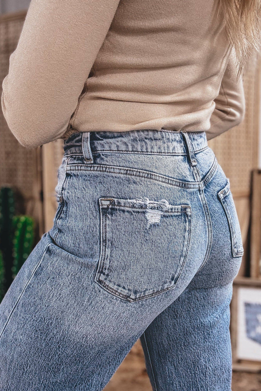 Straight cuff high waist jean