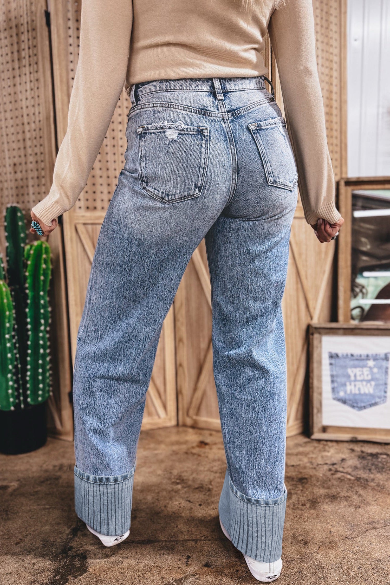 Straight cuff high waist jean