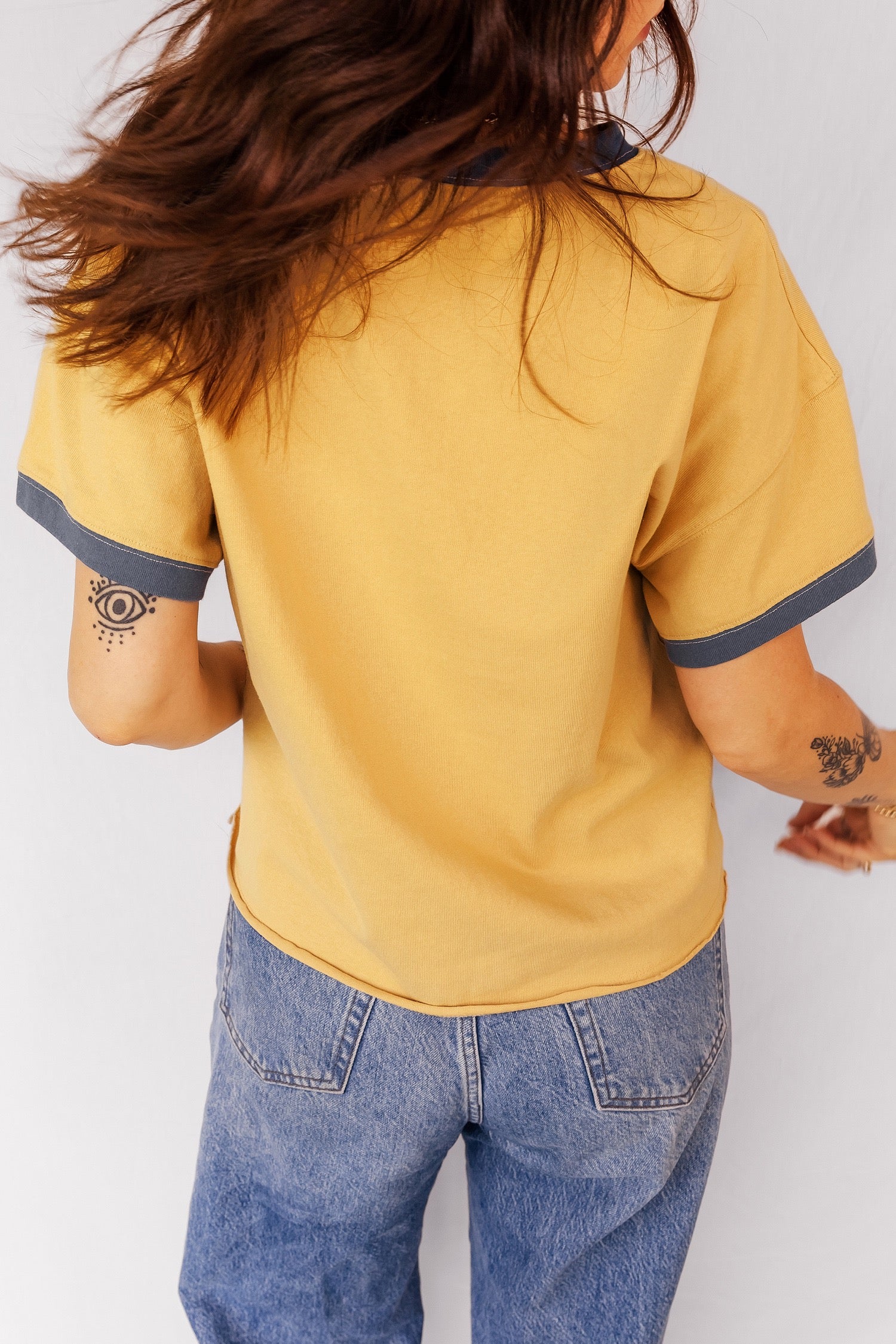Banana cream raw hemline tee