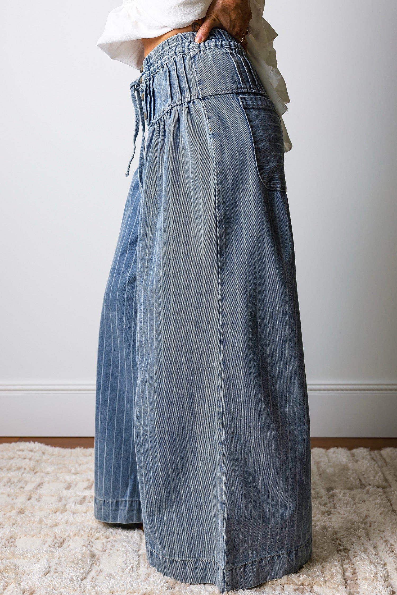 Pleated drawstring wide leg jeans